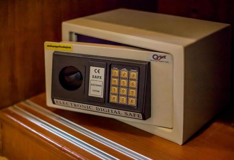 스탠다드 트리플 룸 가든 전망, The Vatika Resort And Spa