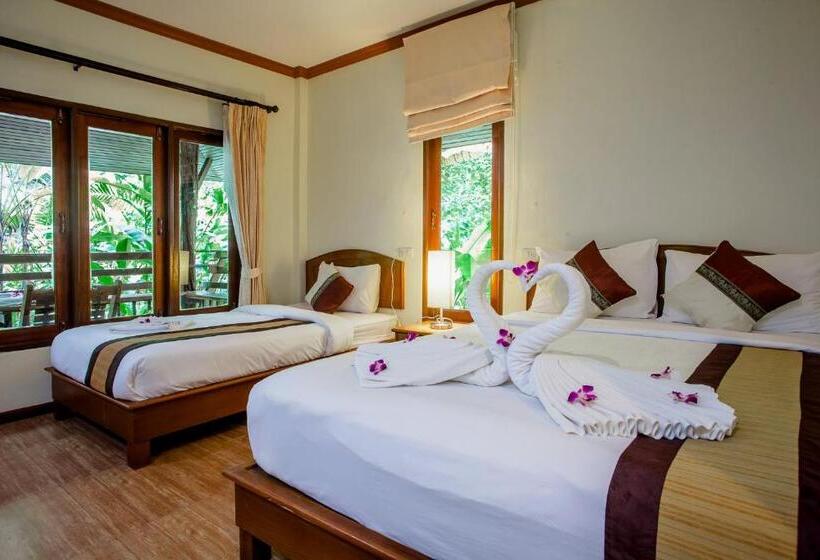 Трехместный Номер Стандарт Вид на Сад, The Vatika Resort And Spa