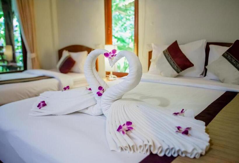 스탠다드 트리플 룸 가든 전망, The Vatika Resort And Spa