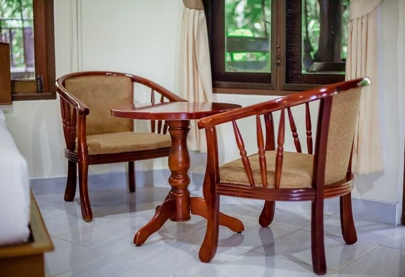 패밀리 방갈로, The Vatika Resort And Spa