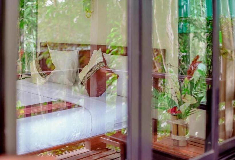 Бунгало с видом на бассейн, The Vatika Resort And Spa