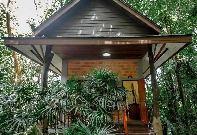 디럭스 룸, The Vatika Resort And Spa