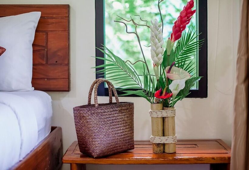 Бунгало с видом на бассейн, The Vatika Resort And Spa