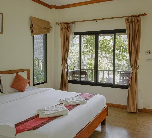 Бунгало с видом на бассейн, The Vatika Resort And Spa