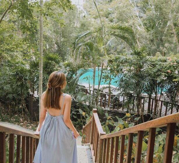 Бунгало с видом на бассейн, The Vatika Resort And Spa