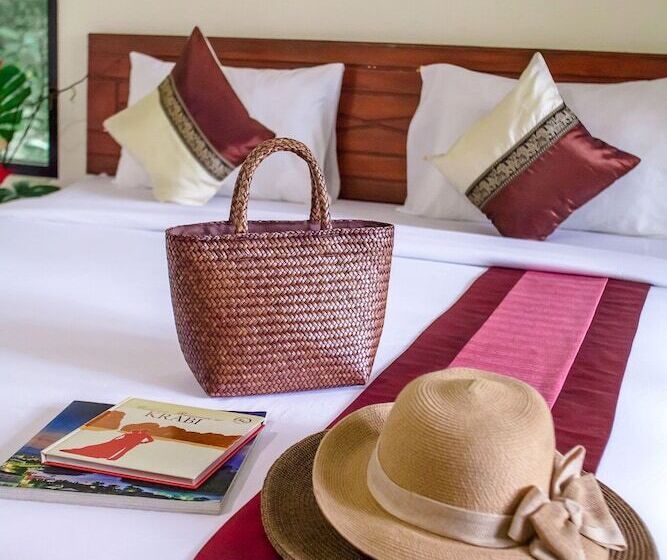Бунгало с видом на бассейн, The Vatika Resort And Spa