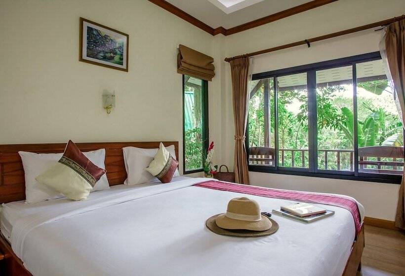 Бунгало с видом на бассейн, The Vatika Resort And Spa