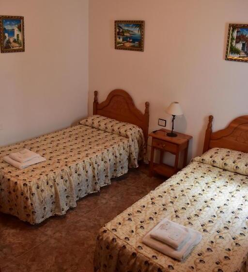 Апартаменты 3 Спальни, La Fonda Aeropuerto