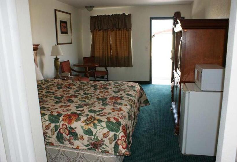חדר סטנדרט עם מיטת קינג, Hwy Express Inn And Suites