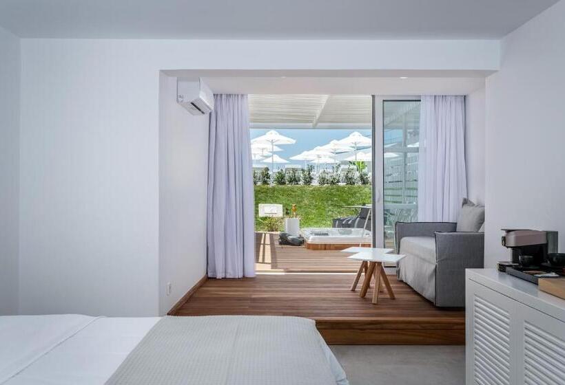 جناح مزود بجاكوزى, Kantouni Beach Boutique