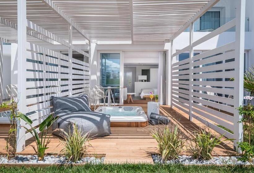 جناح مزود بجاكوزى, Kantouni Beach Boutique