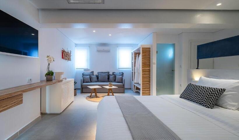 جناح جونيور مطلّ علي البحر, Kantouni Beach Boutique