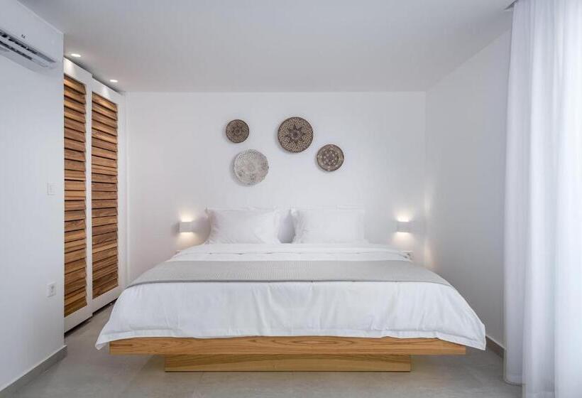 جناح جونيور مطلّ علي البحر, Kantouni Beach Boutique