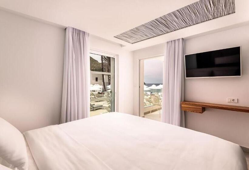 جناح مزود بجاكوزى, Kantouni Beach Boutique