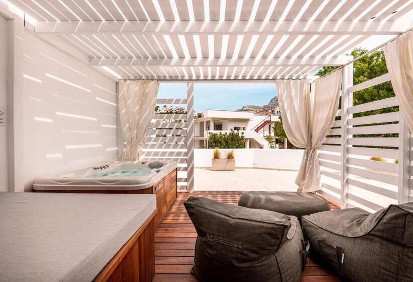 جناح مزود بجاكوزى, Kantouni Beach Boutique