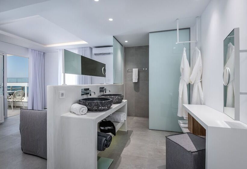 جناح جونيور مطلّ علي البحر, Kantouni Beach Boutique