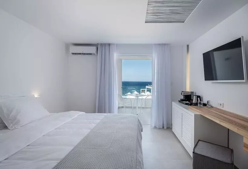سوییت جونیور با چشم‌انداز دریا, Kantouni Beach Boutique