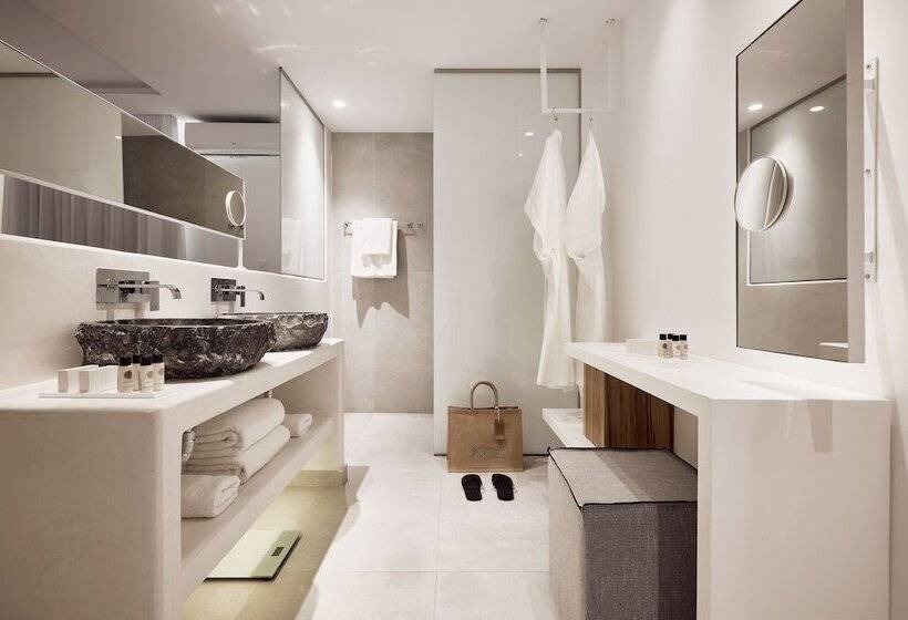 جناح جونيور مطلّ علي البحر, Kantouni Beach Boutique