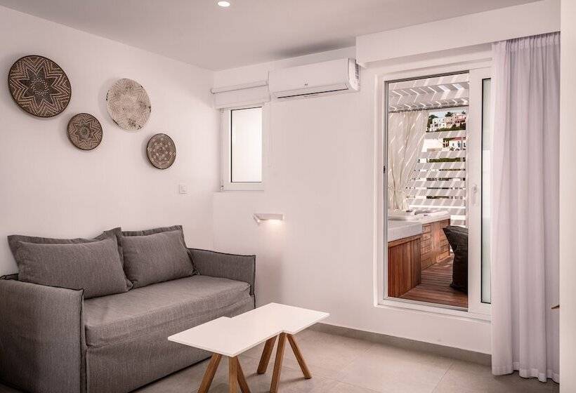 جناح جونيور مطلّ علي البحر, Kantouni Beach Boutique