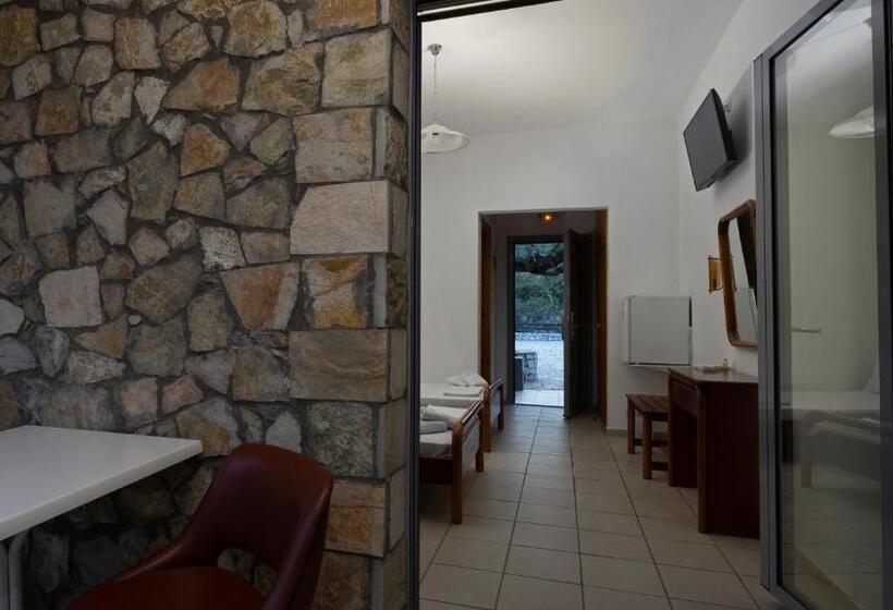 标准房带园景, Kardamili Beach