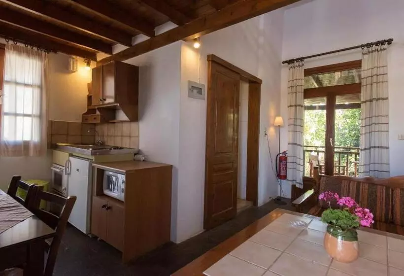 Deluxe-studio, Proimos Maisonnettes