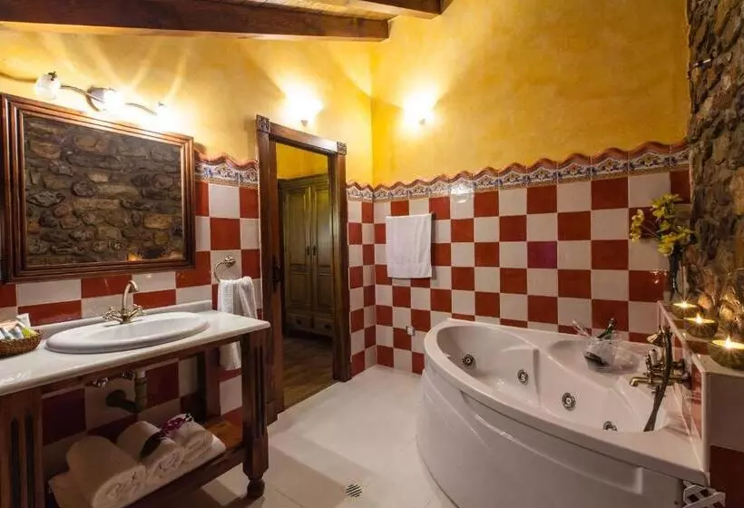 سوئیت جونیور با ماساژ آبی, Spa Casona La Hondonada
