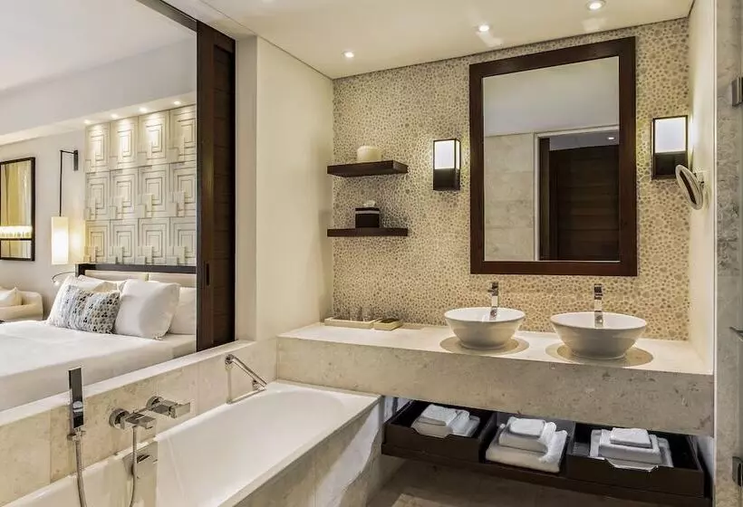 オーシャンビューのプレミアムルーム。, The Romanos, A Luxury Collection Resort, Costa Navarino