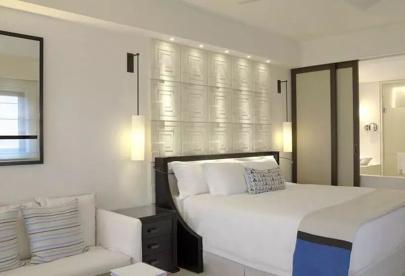 オーシャンビューのプレミアムルーム。, The Romanos, A Luxury Collection Resort, Costa Navarino