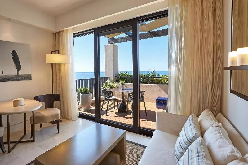 オーシャンビューのプレミアムルーム。, The Romanos, A Luxury Collection Resort, Costa Navarino