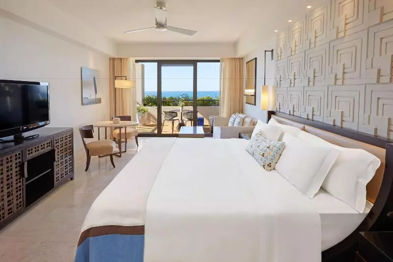 オーシャンビューのプレミアムルーム。, The Romanos, A Luxury Collection Resort, Costa Navarino