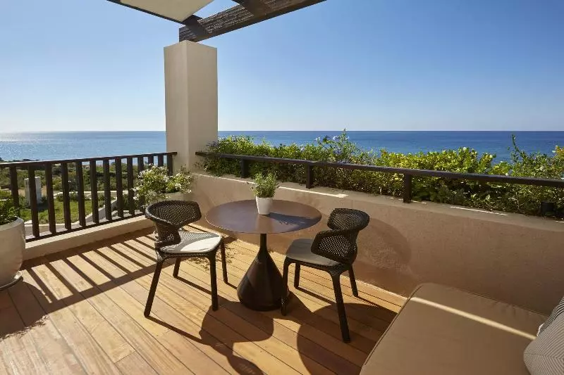 オーシャンビューのプレミアムルーム。, The Romanos, A Luxury Collection Resort, Costa Navarino