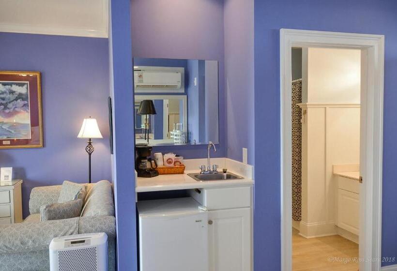 キングサイズベッドのスタンダードルーム, The Sunset Inn