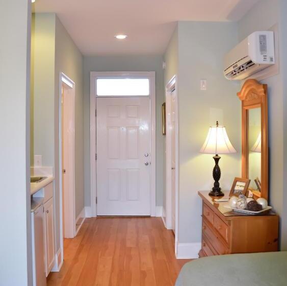 キングサイズベッドのスタンダードルーム, The Sunset Inn