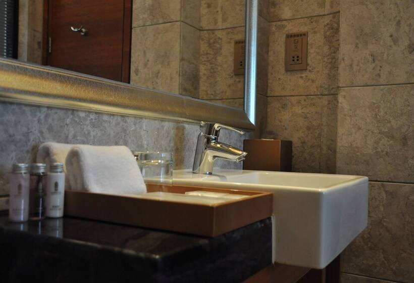 اتاق سوپریور, Vertical City