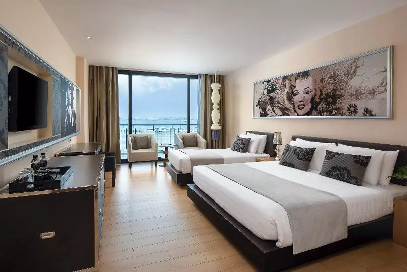 オーシャンビュースーペリアールーム, Way Hotel Pattaya