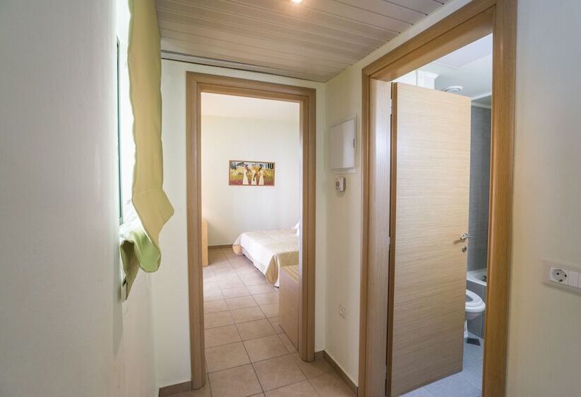 Апартаменты 1 Спальня Вид на Сад, Athina Beach Hotel