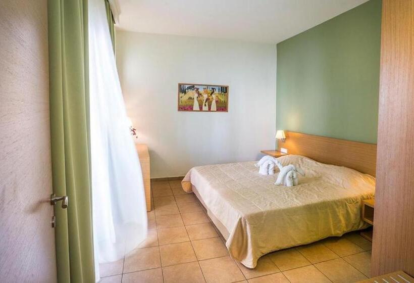 庭の見える１ベッドルームアパートメント, Athina Beach Hotel