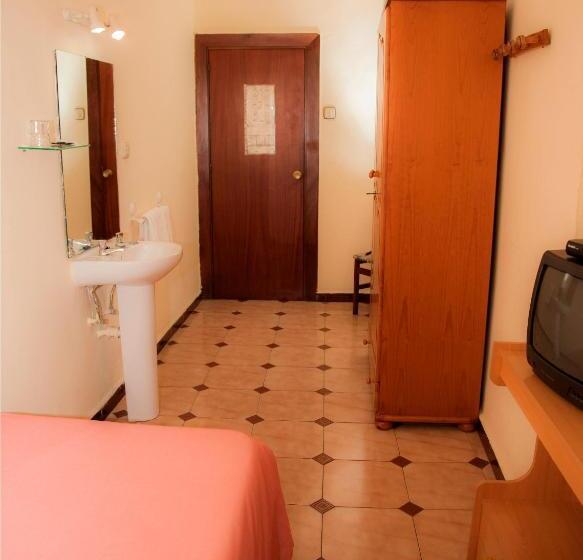 Quarto Estandar Individual Banheiro Compartilhado, Hostal Paris