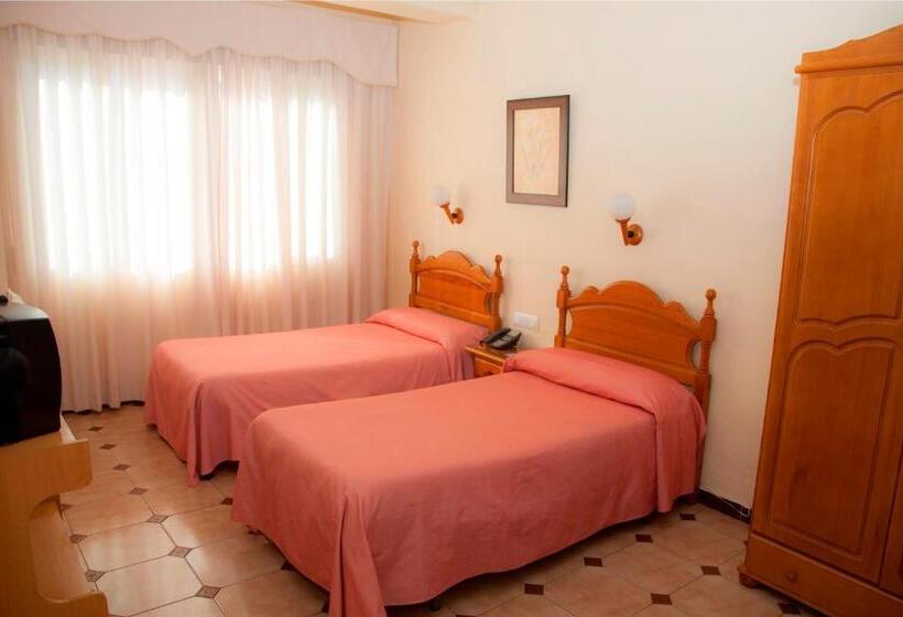 Quarto Estandar Banheiro Compartilhado, Hostal Paris