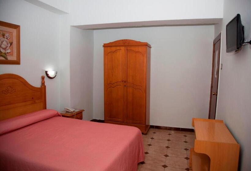 Quarto Estandar, Hostal Paris