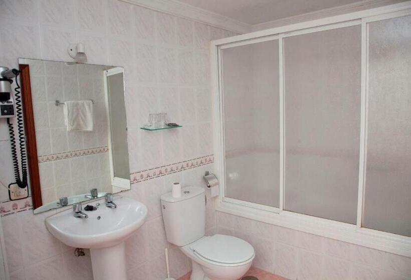 Standard Kolmen Hengen Huone, Hostal Paris