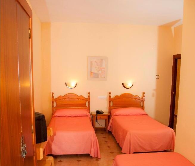Quarto Triplo Estandar, Hostal Paris