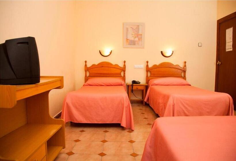Quarto Triplo Estandar, Hostal Paris