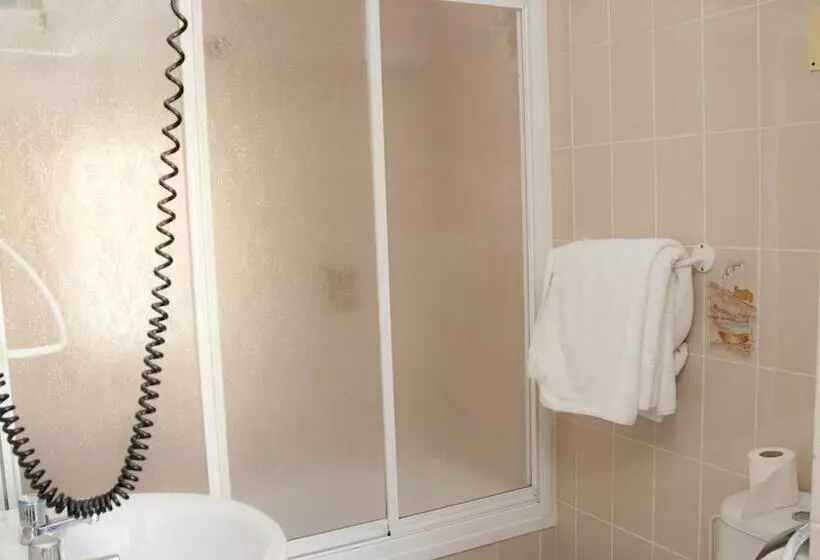 スタンダードトリプルルーム, Hostal Paris