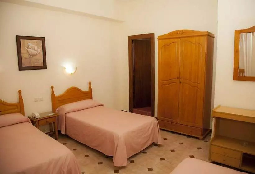 スタンダードトリプルルーム, Hostal Paris