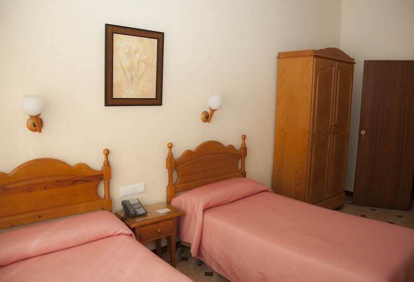 Quarto Estandar Banheiro Compartilhado, Hostal Paris