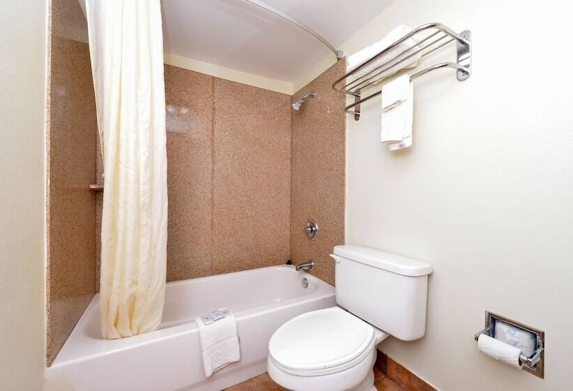 غرفه قياسيه سريرين مزدوجين, Charleston Eagle Inn