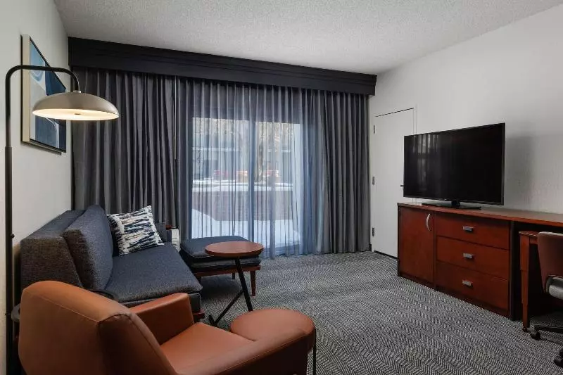 キングサイズベッドのスイートルーム, Courtyard By Marriott Denver Central Park