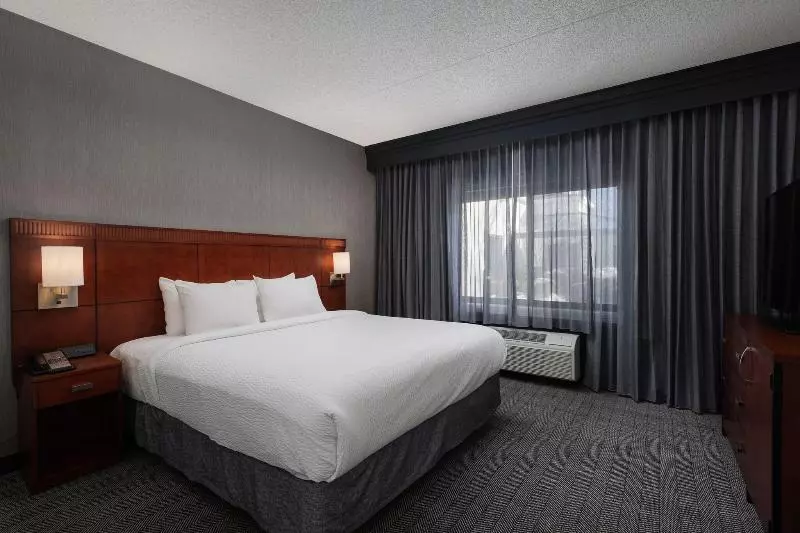 キングサイズベッドのスイートルーム, Courtyard By Marriott Denver Central Park