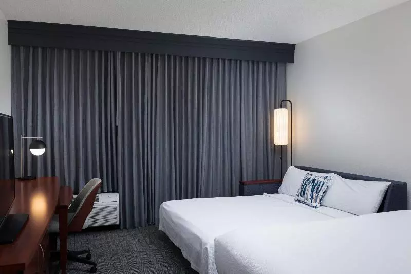 キングサイズベッドのスタンダードルーム, Courtyard By Marriott Denver Central Park